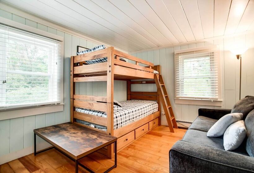 Updated Hyannis Home < 2 Mi To Beach & Golf!