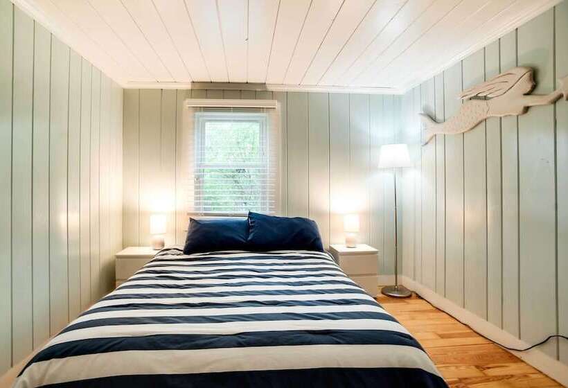 Updated Hyannis Home < 2 Mi To Beach & Golf!