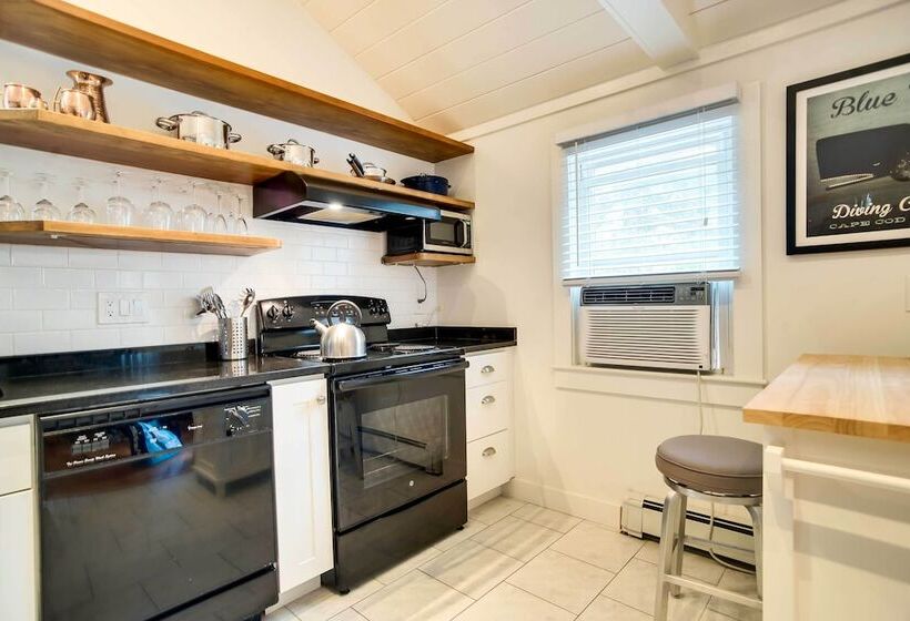 Updated Hyannis Home < 2 Mi To Beach & Golf!