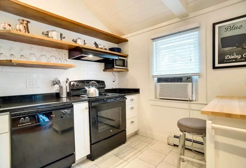 Updated Hyannis Home < 2 Mi To Beach & Golf!