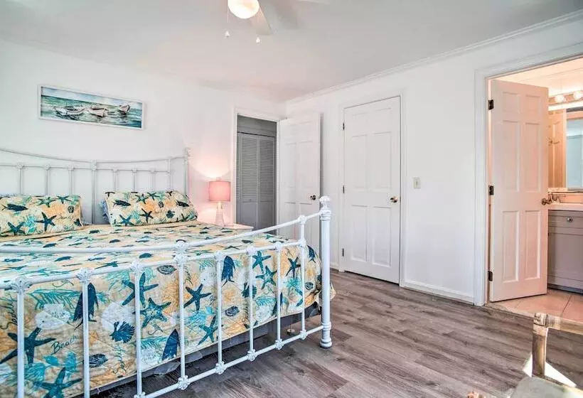 Updated Yarmouth Escape Near Swan Pond + Beaches!