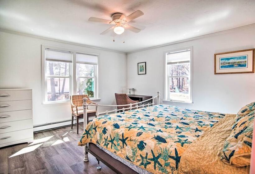 Updated Yarmouth Escape Near Swan Pond + Beaches!