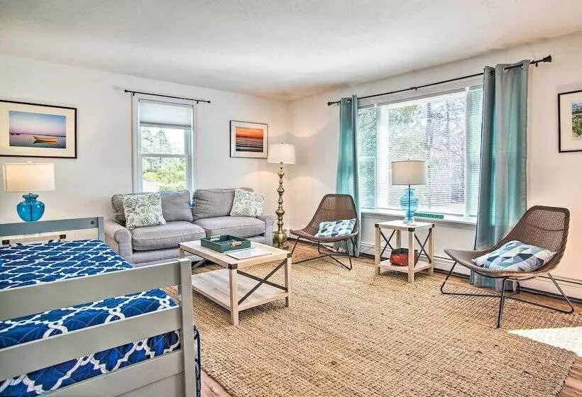 Updated Yarmouth Escape Near Swan Pond + Beaches!