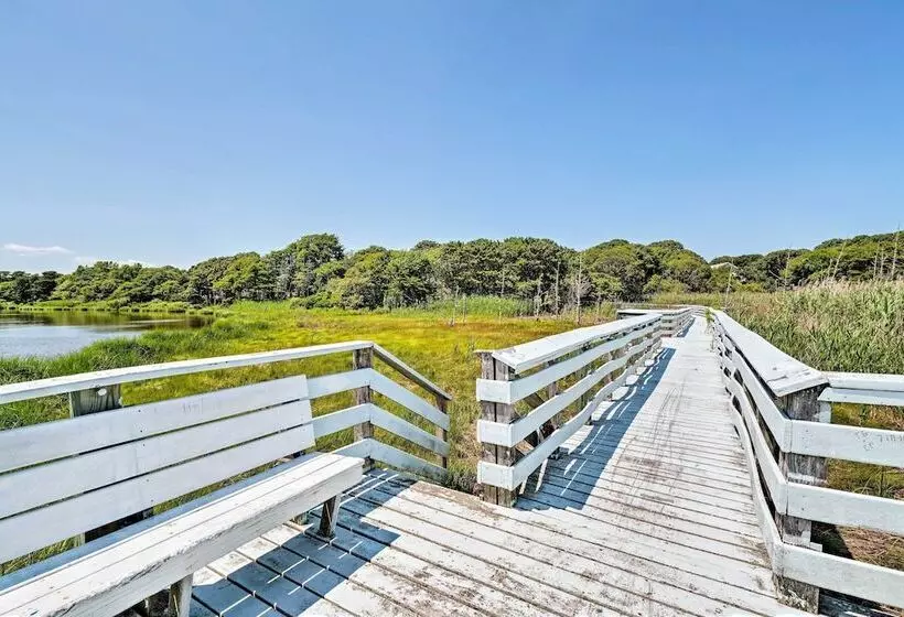 Updated Yarmouth Escape Near Swan Pond + Beaches!