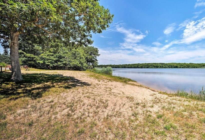 Updated Yarmouth Escape Near Swan Pond + Beaches!