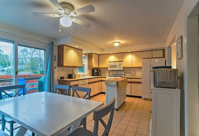 Updated Yarmouth Escape Near Swan Pond + Beaches!