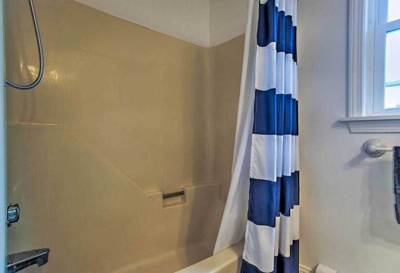 Updated Yarmouth Escape Near Swan Pond + Beaches!