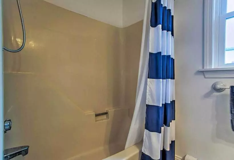 Updated Yarmouth Escape Near Swan Pond + Beaches!