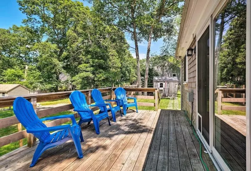 Updated Yarmouth Escape Near Swan Pond + Beaches!