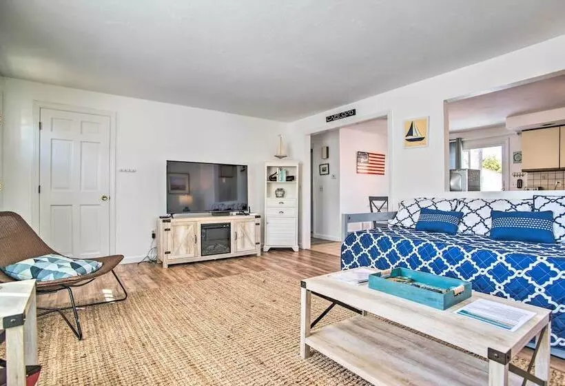 Updated Yarmouth Escape Near Swan Pond + Beaches!