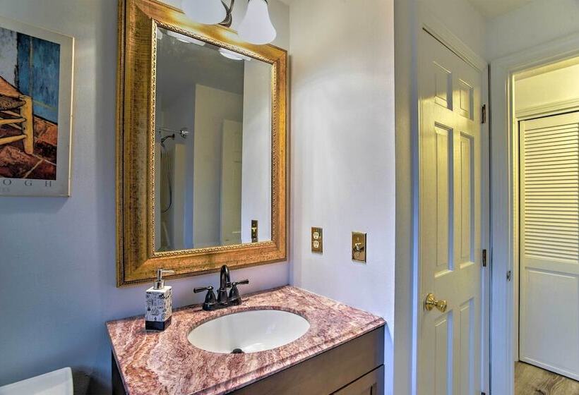 Updated Yarmouth Escape Near Swan Pond + Beaches!