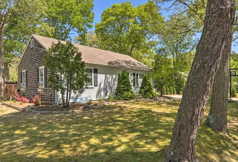 Updated Yarmouth Escape Near Swan Pond + Beaches!