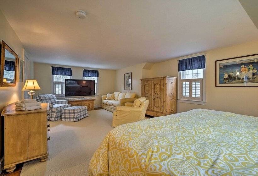 Upscale Orleans Home W/ Deck, 1 Mi To Nauset Beach