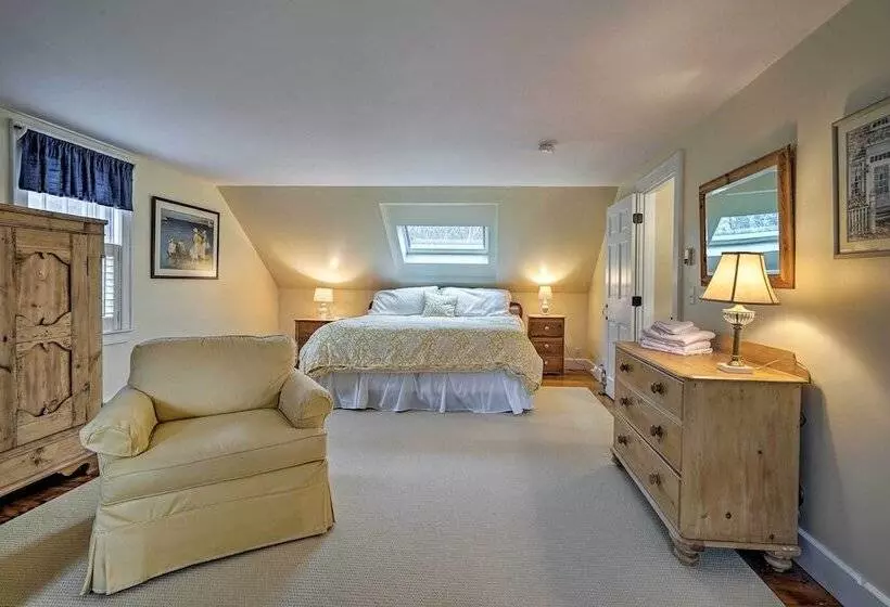 Upscale Orleans Home W/ Deck, 1 Mi To Nauset Beach