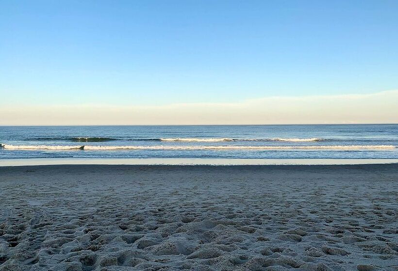 Upscale Orleans Home W/ Deck, 1 Mi To Nauset Beach