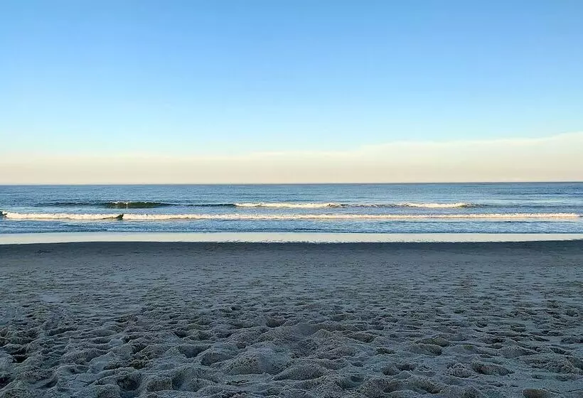 Upscale Orleans Home W/ Deck, 1 Mi To Nauset Beach