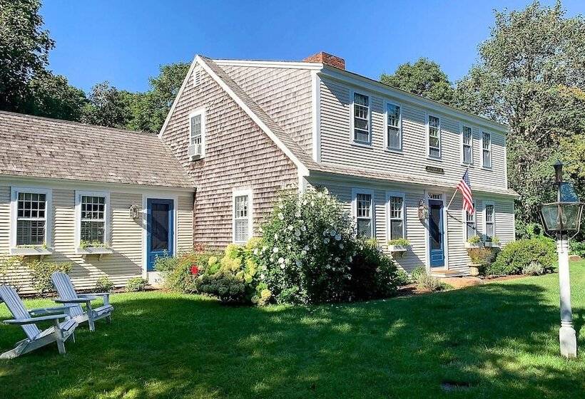 Upscale Orleans Home W/ Deck, 1 Mi To Nauset Beach