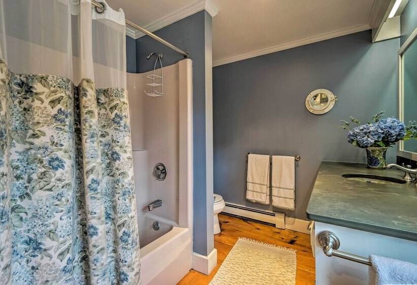 Upscale Orleans Home W/ Deck, 1 Mi To Nauset Beach