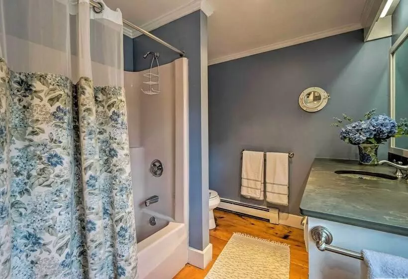 Upscale Orleans Home W/ Deck, 1 Mi To Nauset Beach