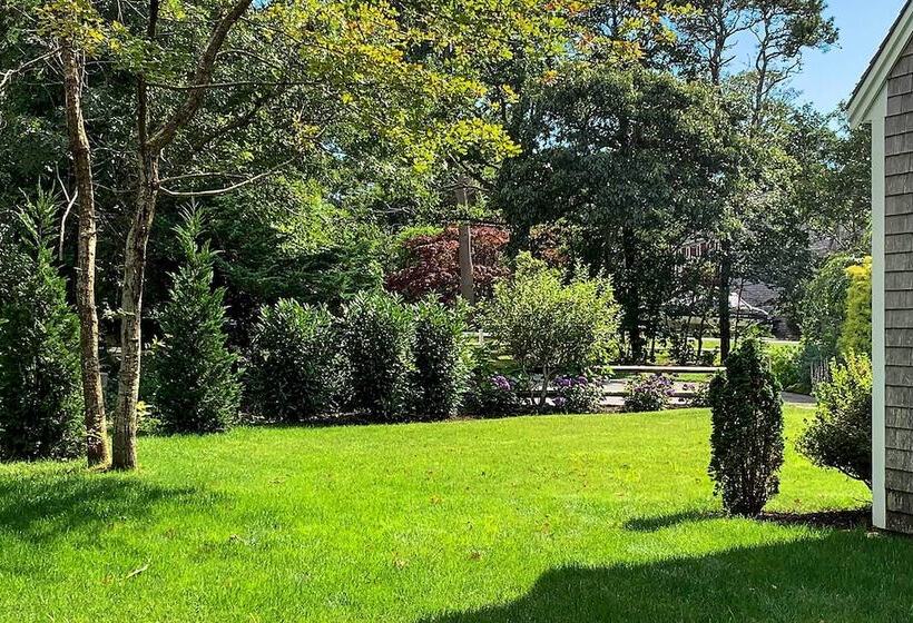 Upscale Orleans Home W/ Deck, 1 Mi To Nauset Beach