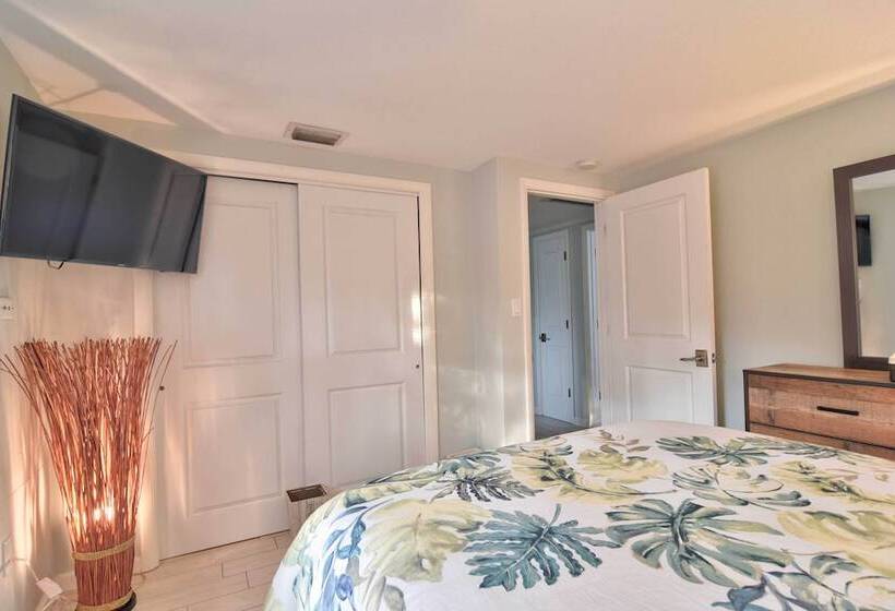 Waterfront Bradenton Home: Heated Pool & Fire Pit