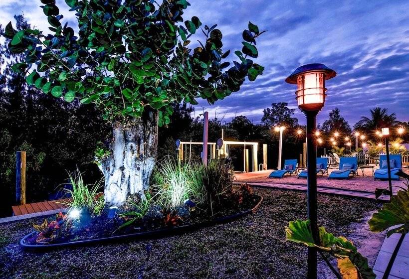 Waterfront Bradenton Home: Heated Pool & Fire Pit