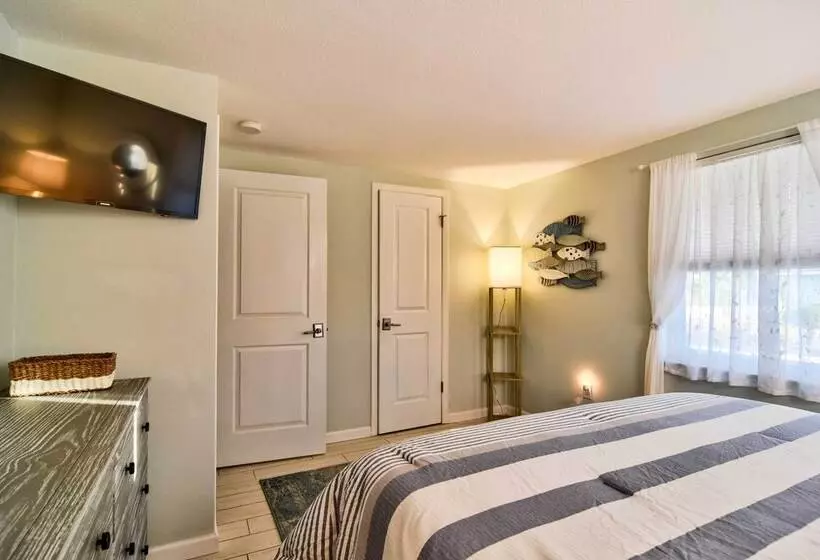 Waterfront Bradenton Home: Heated Pool & Fire Pit