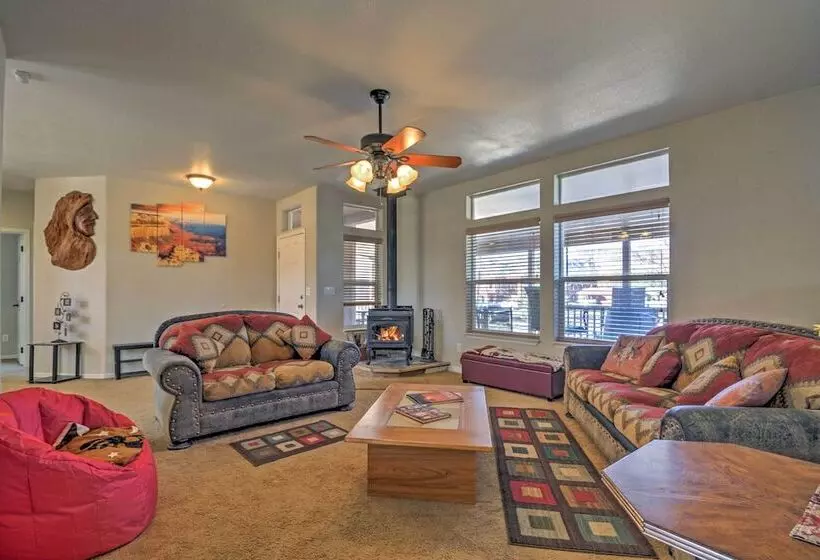 Beautiful Kanab Home W/ Yard   Walk To Restaurants