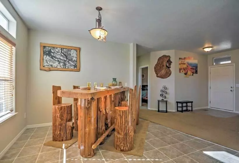 Beautiful Kanab Home W/ Yard   Walk To Restaurants