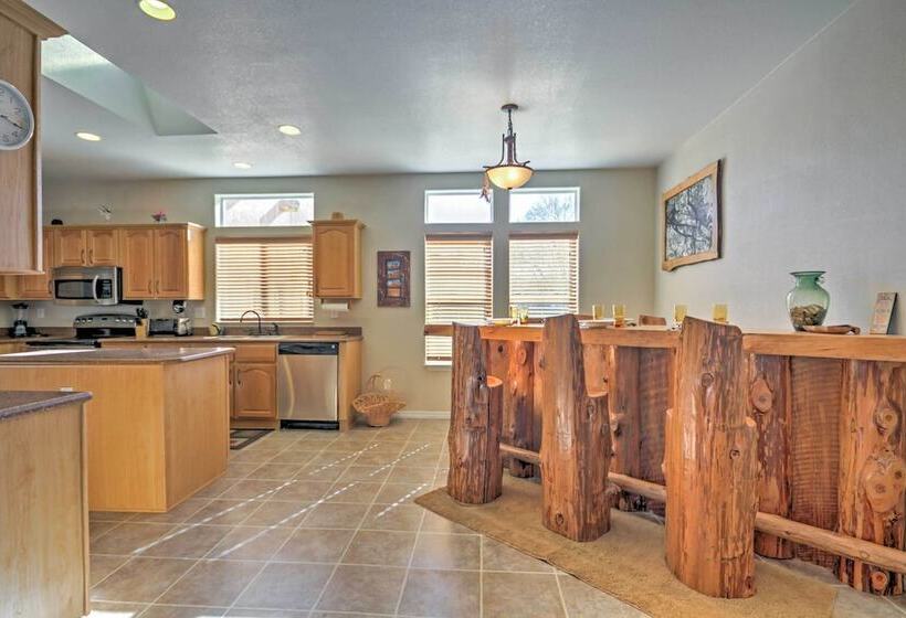Beautiful Kanab Home W/ Yard Walk To Restaurants