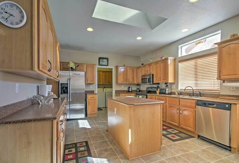 Beautiful Kanab Home W/ Yard Walk To Restaurants
