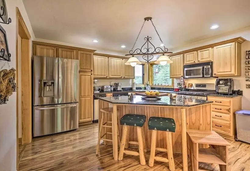 Alpine Escape W/ Mtn Views In Blue River!