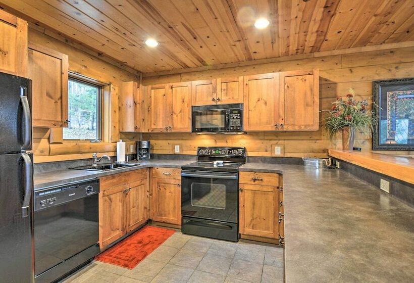 Boyne Mountain Cabin W/ Hot Tub: Near Resort!