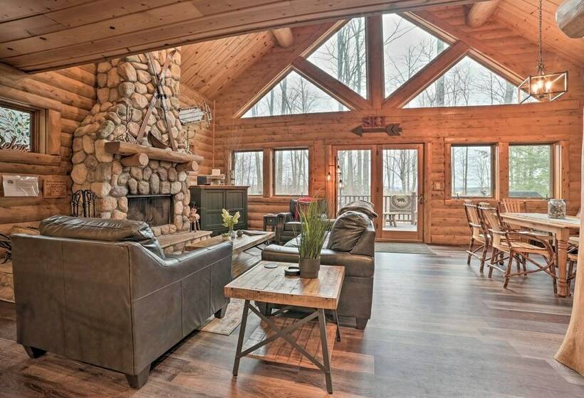 Boyne Mountain Cabin W/ Hot Tub: Near Resort!