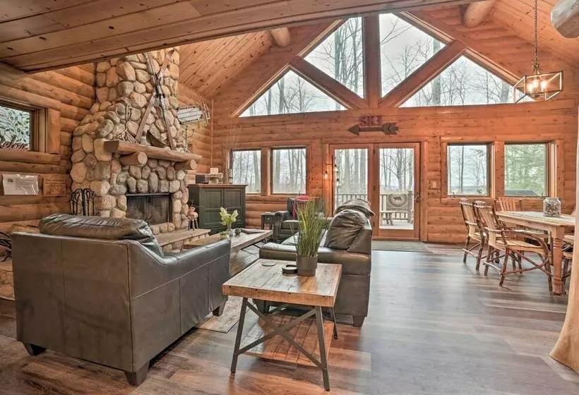 Boyne Mountain Cabin W/ Hot Tub: Near Resort!