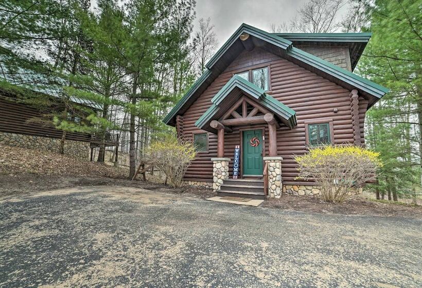 Boyne Mountain Cabin W/ Hot Tub: Near Resort!