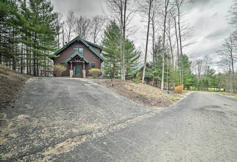 Boyne Mountain Cabin W/ Hot Tub: Near Resort!