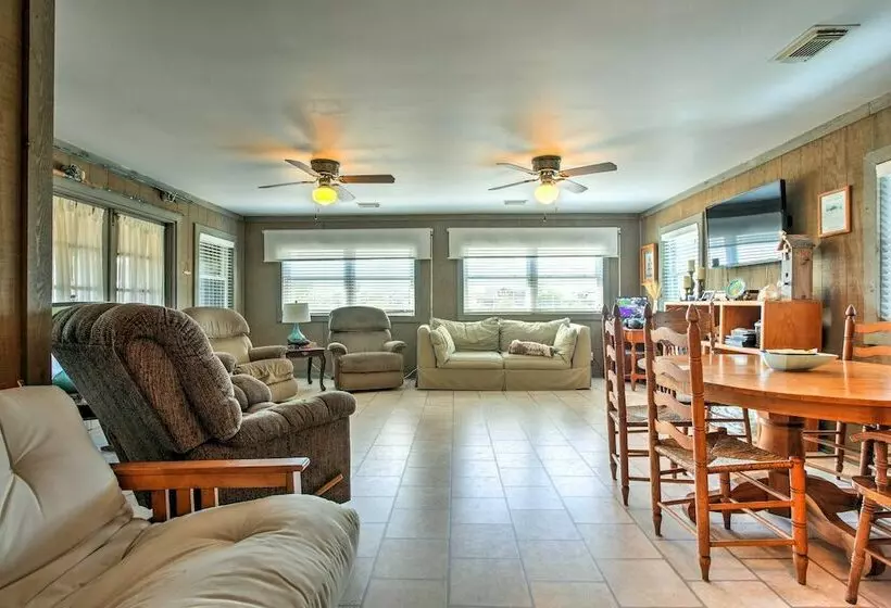 Canalfront House & Studio Near Kemah & Galveston!