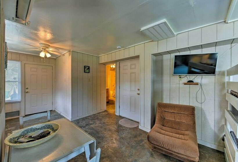 Canalfront House & Studio Near Kemah & Galveston!