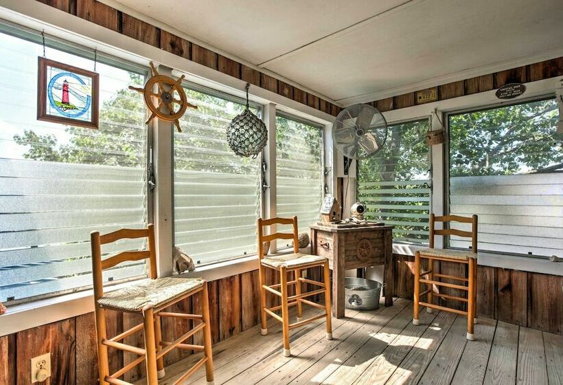 Canalfront House & Studio Near Kemah & Galveston!