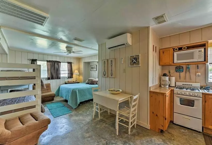Canalfront House & Studio Near Kemah & Galveston!