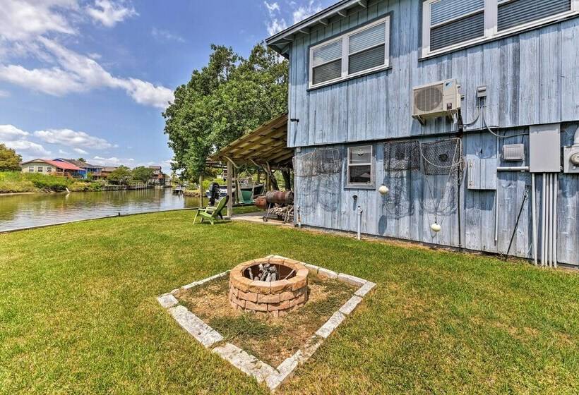 Canalfront House & Studio Near Kemah & Galveston!