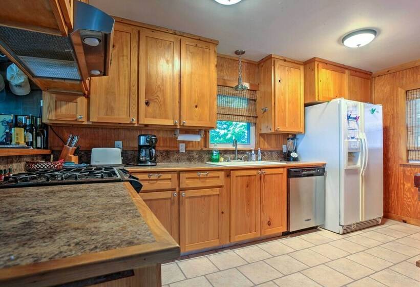 Canalfront House & Studio Near Kemah & Galveston!