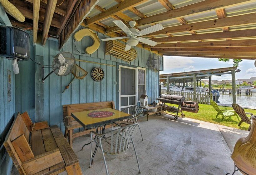 Canalfront House & Studio Near Kemah & Galveston!