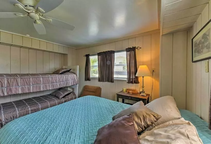 Canalfront House & Studio Near Kemah & Galveston!