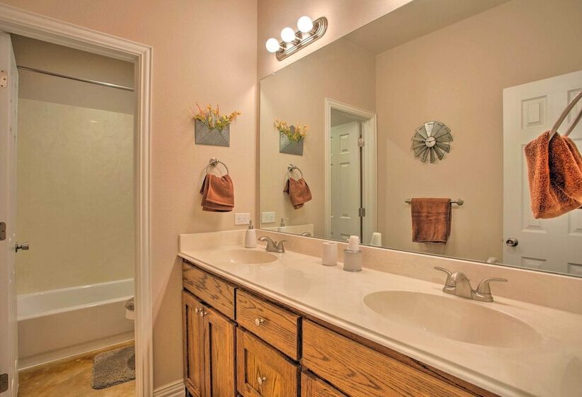 Pet Friendly Anna Ranch On 13 Acres!