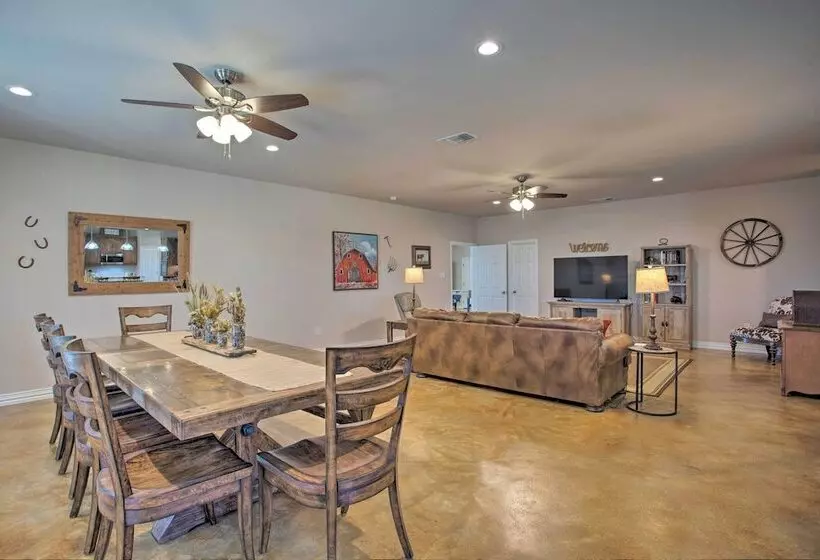 Pet Friendly Anna Ranch On 13 Acres!