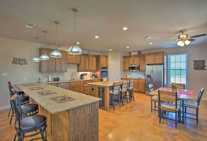 Pet Friendly Anna Ranch On 13 Acres!