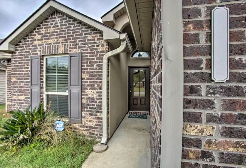 Charming Louisiana Home   21 Mi To Lsu!