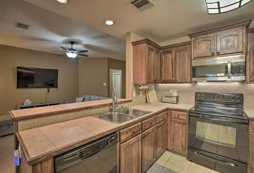 Charming Louisiana Home   21 Mi To Lsu!